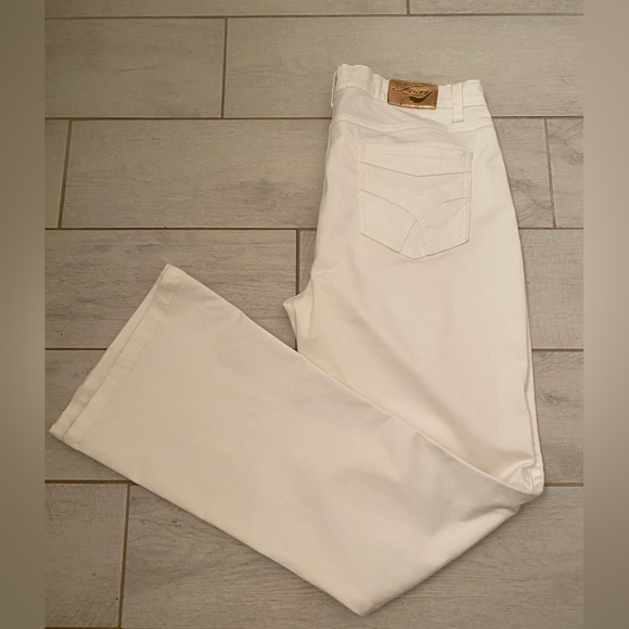 Gently Worn White Size 11 Bootcut Jeans by Foxy Jeans Co. - Picture 3 of 11